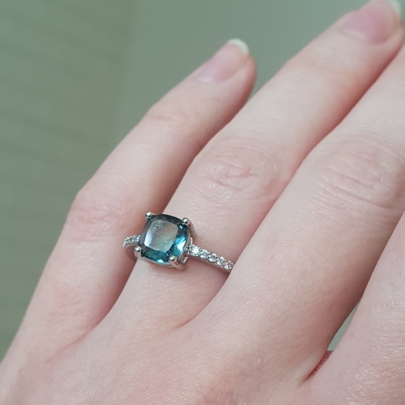 Exquisite Square Cut Peacock Blue Diamond Ring - Picture 5 of 5